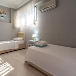 Вилла 3 Bedroom Within Walking Distance To The Town *