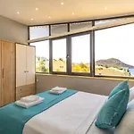 3 Bedroom Within Walking Distance To The Town Villa *